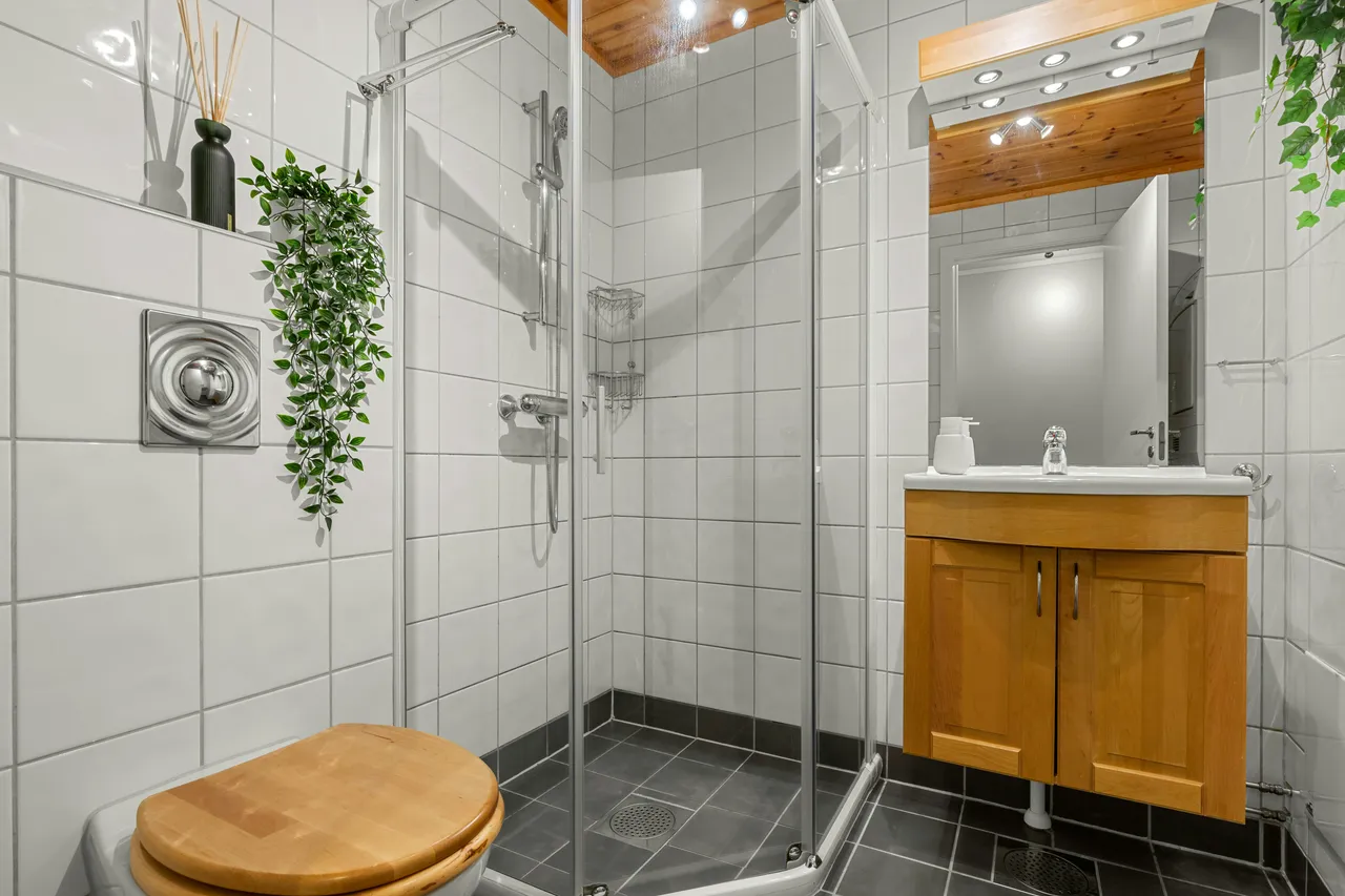 Rose Plumbing residential plumbing services in Columbus, Ohio - professional plumber working in modern home
